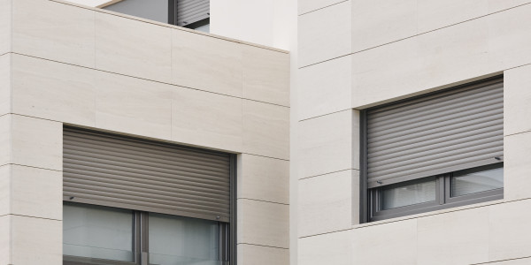 Puertas y Ventanas Insonorizadas de Aluminio / PVC en Hospitalet de Llobregat · Aislamiento Térmico y Acústico